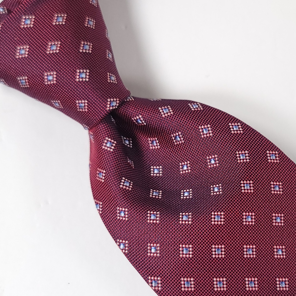 Elegant Burgundy Patterned Tie